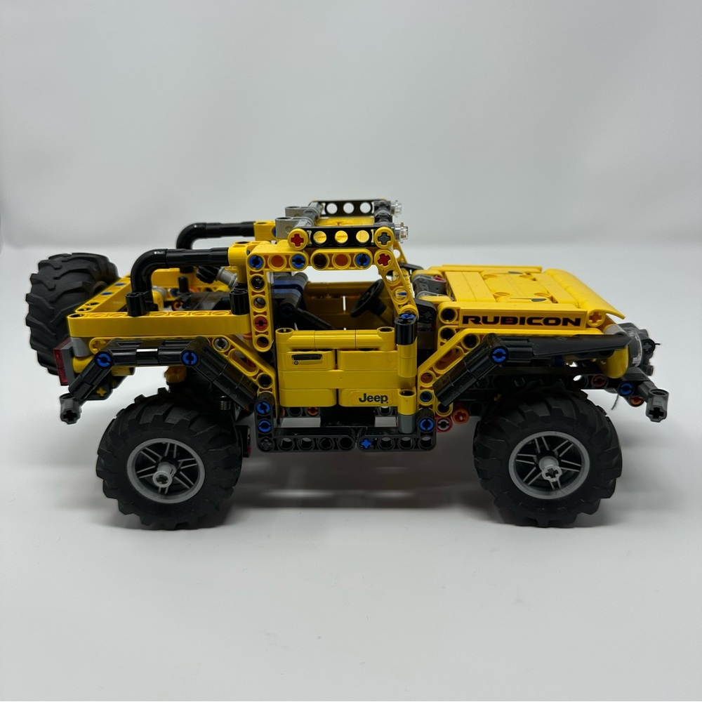 Lego Jeep Wrangler 42122 Technic Car Toy Display - Picture 3 of 5